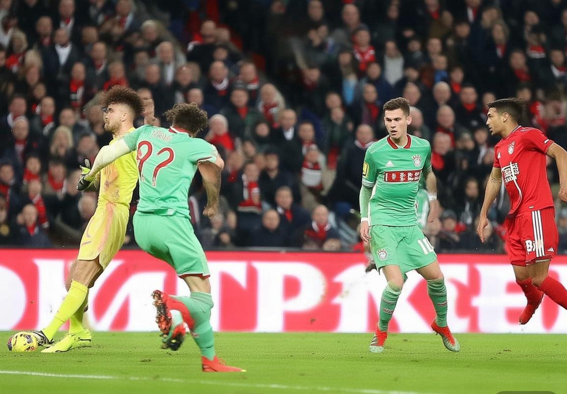 阿森纳欧冠小组赛全胜横扫拜仁慕尼黑，热苏斯梅开二度助英超领头羊强势崛起